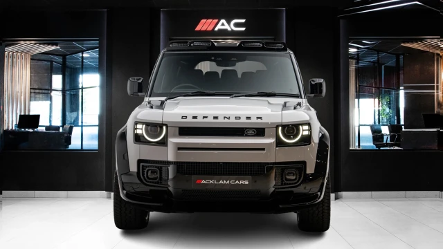 Land Rover Defender Image 2