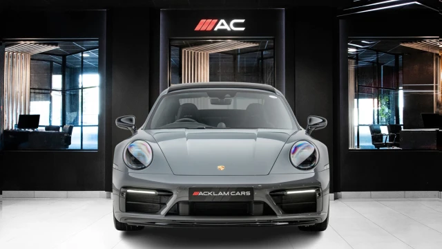 Porsche 911 Image 2