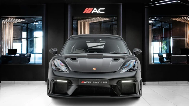 Porsche 718 Cayman Image 2