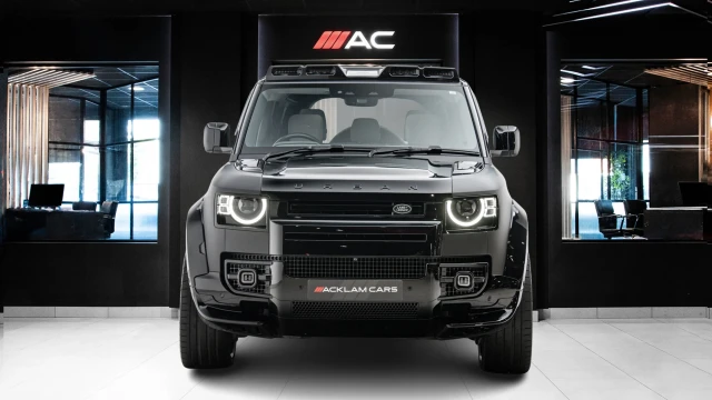 Land Rover Defender Image 2