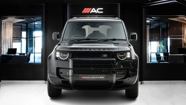Land Rover Defender Image 2
