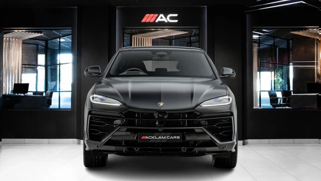 Lamborghini Urus Image 2