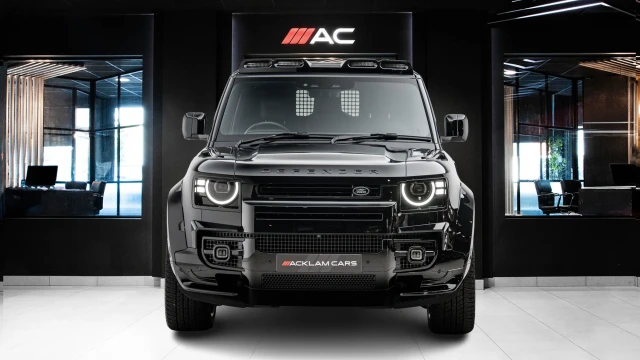 Land Rover Defender Image 2