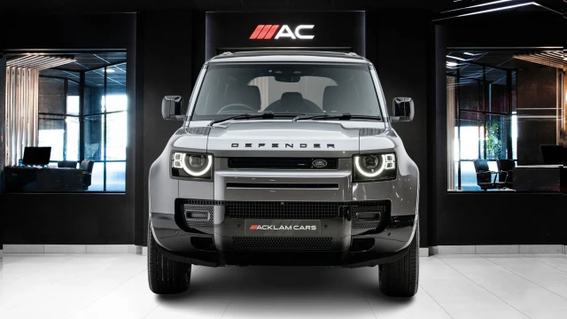 Land Rover Defender Image 2