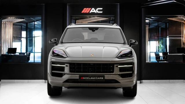 Porsche Cayenne Image 2