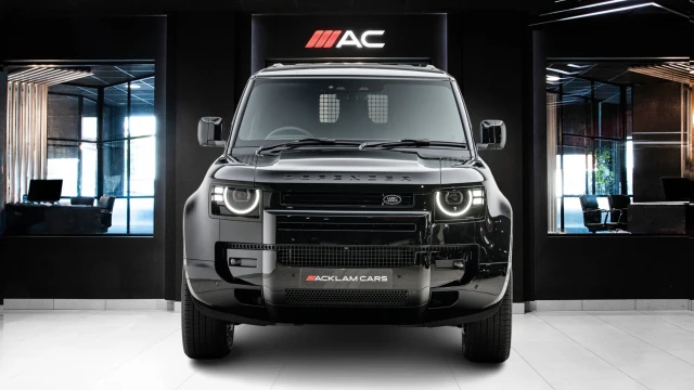 Land Rover Defender Image 2