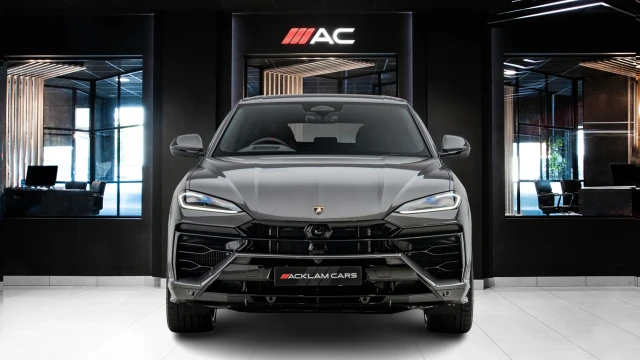 Lamborghini Urus Image 2