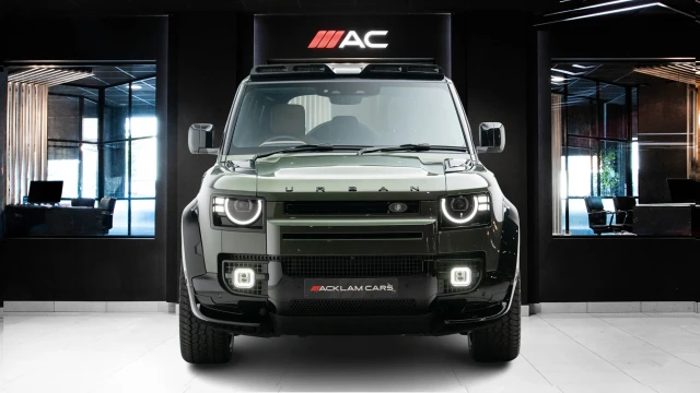 Land Rover Defender Image 2