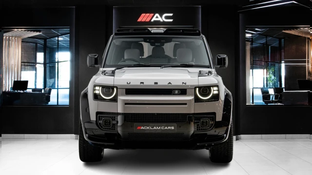 Land Rover Defender Image 2