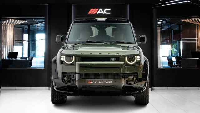 Land Rover Defender Image 2