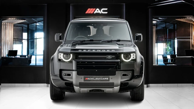 Land Rover Defender Image 2