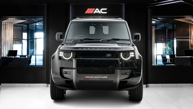 Land Rover Defender Image 2