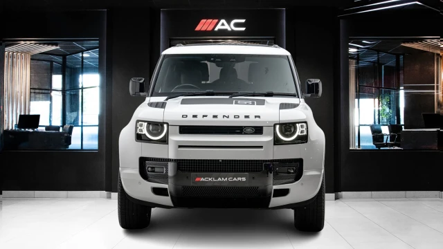 Land Rover Defender Image 2