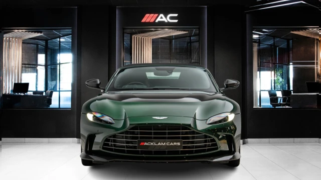 Aston Martin Vantage Image 2