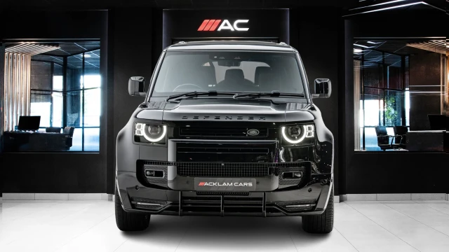 Land Rover Defender Image 2