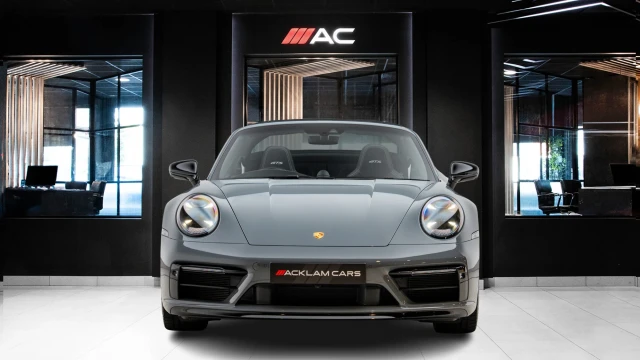 Porsche 911 Image 2