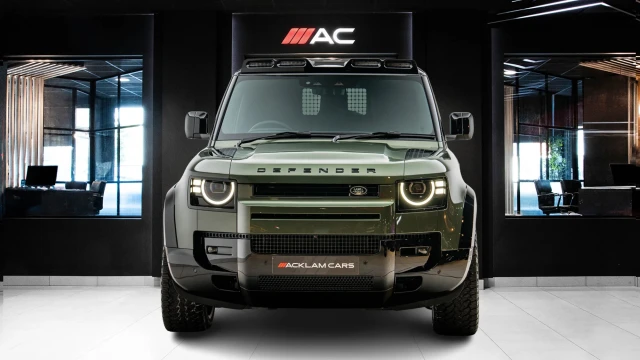 Land Rover Defender Image 2