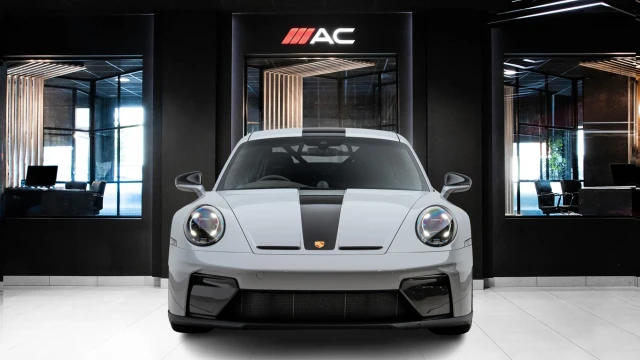 Porsche 911 Image 2