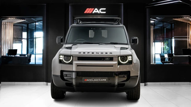 Land Rover Defender Image 2