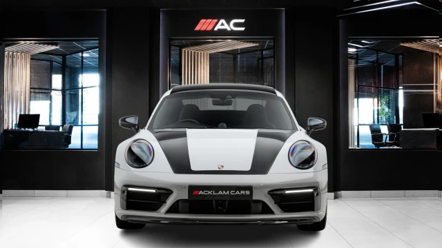 Porsche 911 Image 2