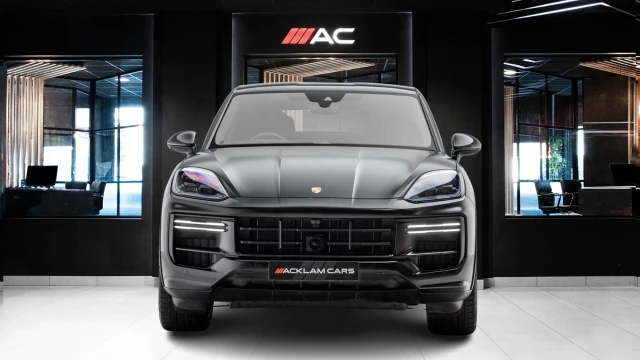 Porsche Cayenne Image 2