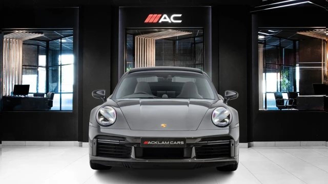 Porsche 911 Image 2