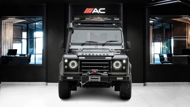 Land Rover Defender Image 2