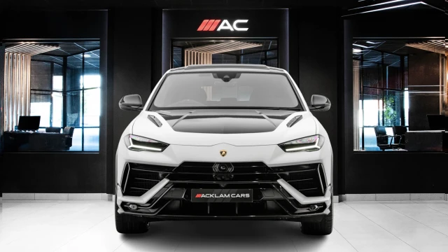 Lamborghini Urus Image 2