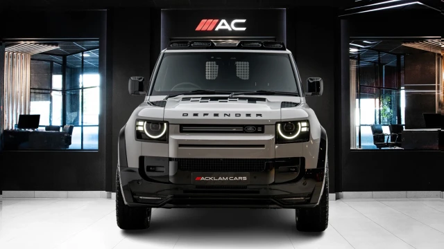 Land Rover Defender Image 2