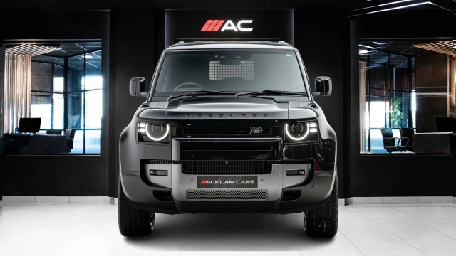 Land Rover Defender Image 2