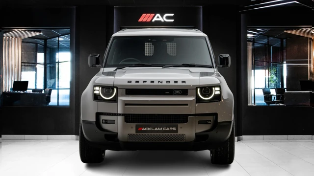 Land Rover Defender Image 2