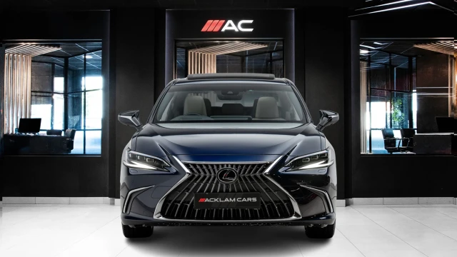 Lexus ES Image 2