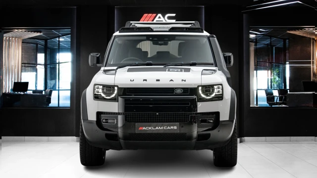 Land Rover Defender Image 2