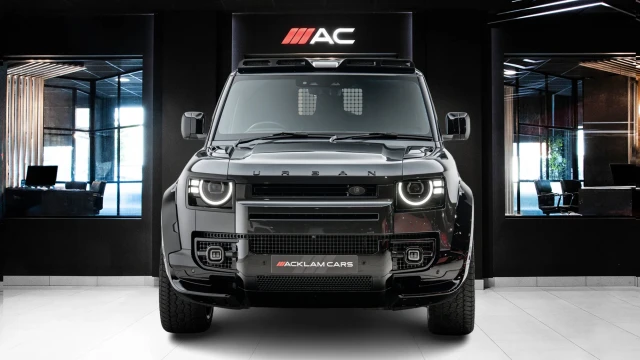 Land Rover Defender Image 2
