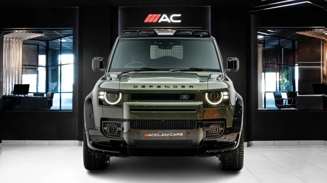 Land Rover Defender Image 2