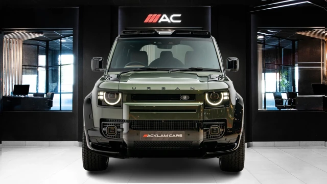 Land Rover Defender Image 2