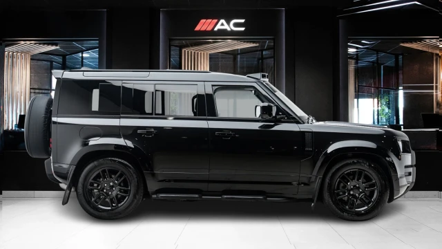 Land Rover Defender Image 3