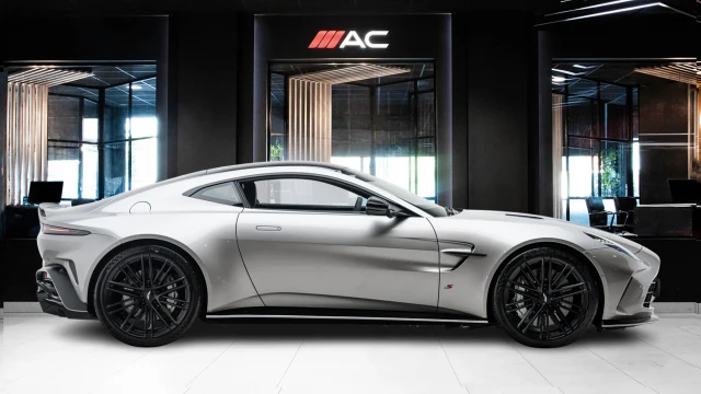 Aston Martin Vantage Image 3