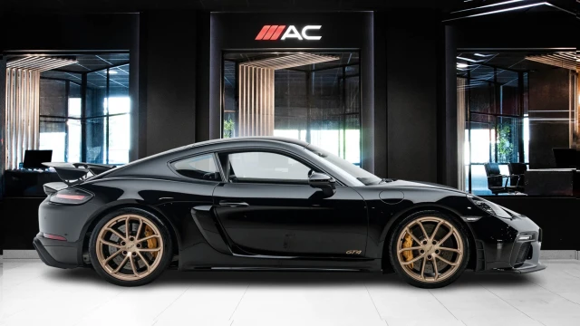 Porsche 718 Cayman Image 3