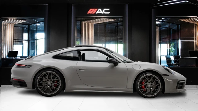 Porsche 911 Image 3