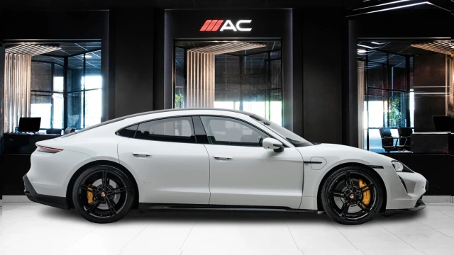 Porsche Taycan Image 3