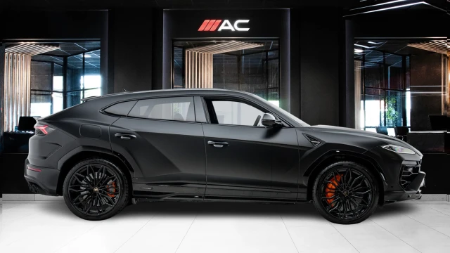 Lamborghini Urus Image 3