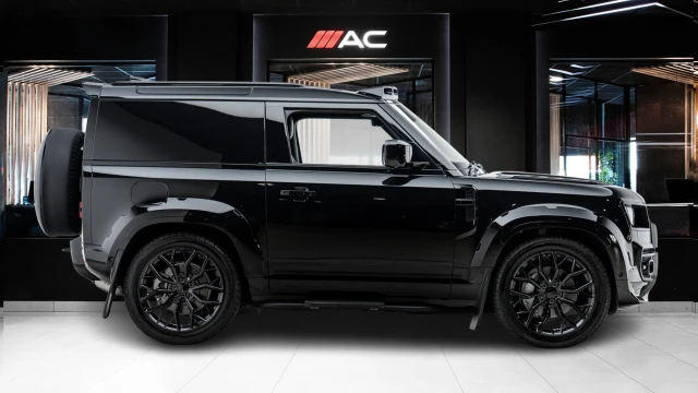 Land Rover Defender Image 3