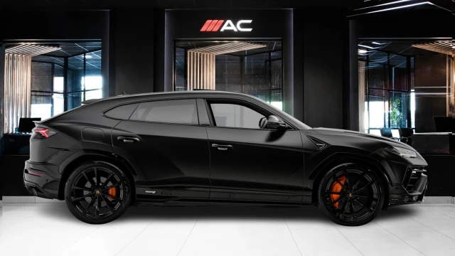 Lamborghini Urus Image 3
