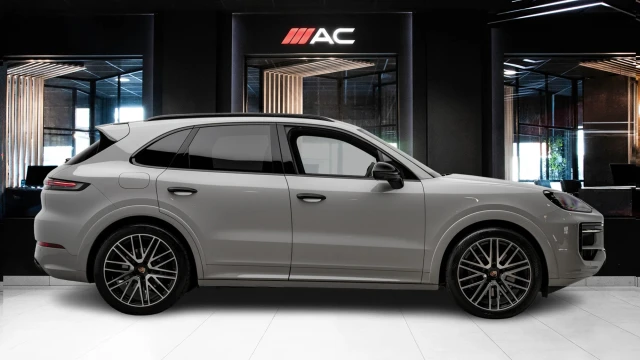 Porsche Cayenne Image 3