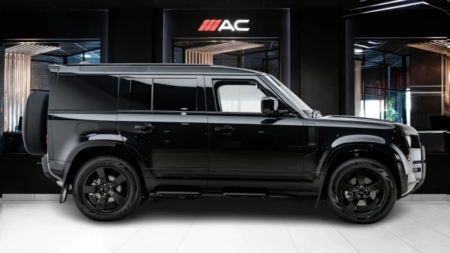 Land Rover Defender Image 3
