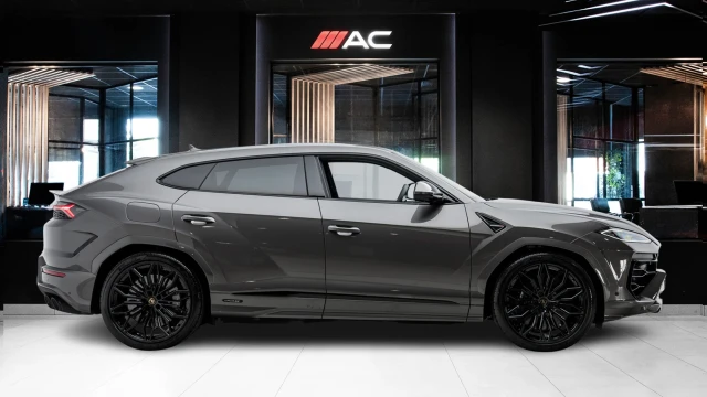 Lamborghini Urus Image 3