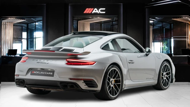 Porsche 911 Image 3