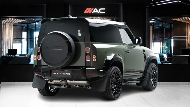 Land Rover Defender Image 2