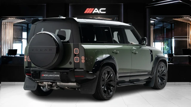 Land Rover Defender Image 3